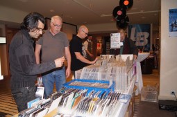 Musikälskare på High End Mässan i Stockholm